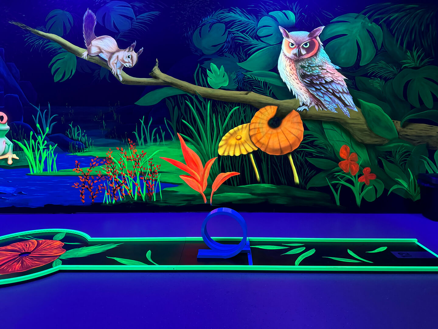 3D schwarzlicht Minigolf.
