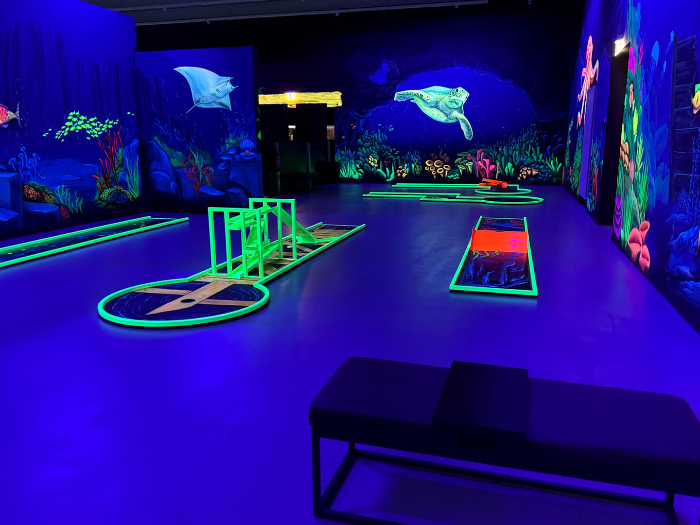 Indoor Minigolf für die ganze Familie.